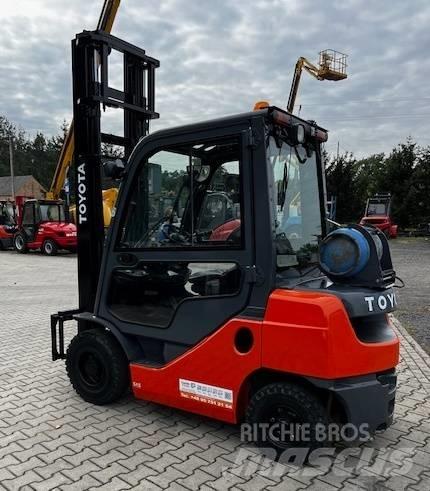Toyota 02-8 FG F 25 LPG trucks