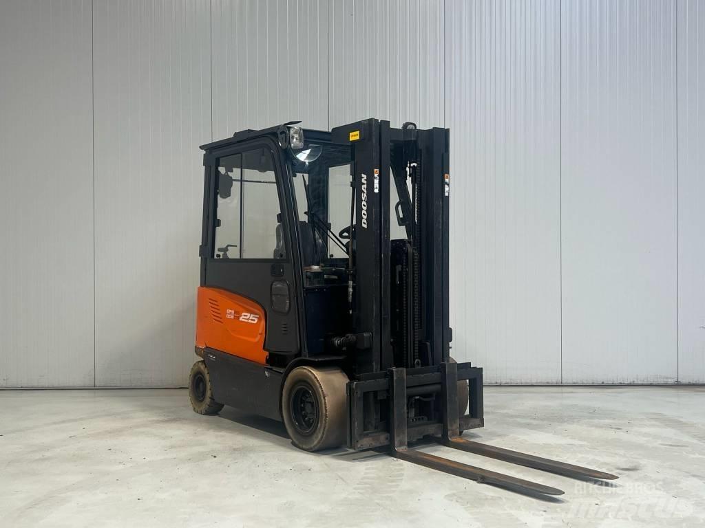 Doosan B25X-7 Electric Forklifts