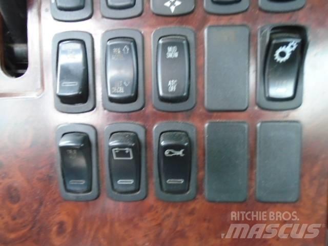 Mack CXU 613 Conventional Trucks / Tractor Trucks