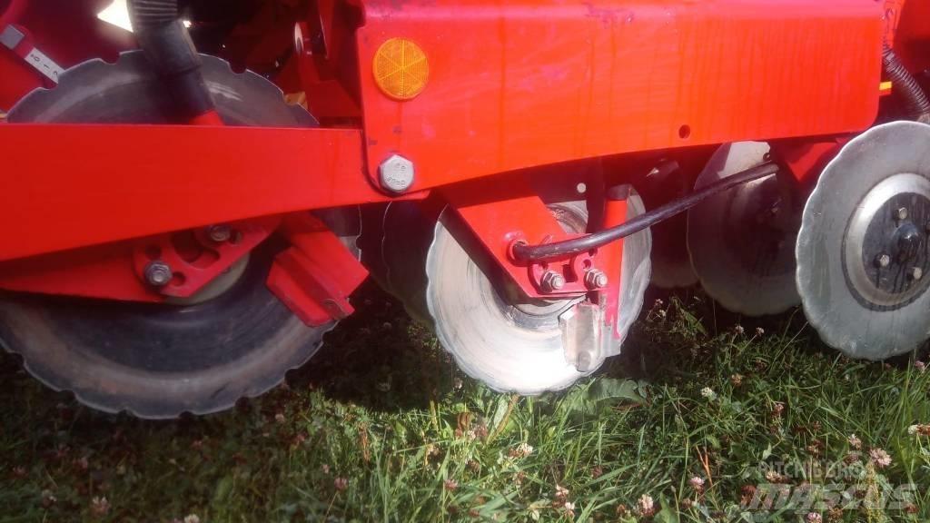 Väderstad Rapid400C Farm Drills