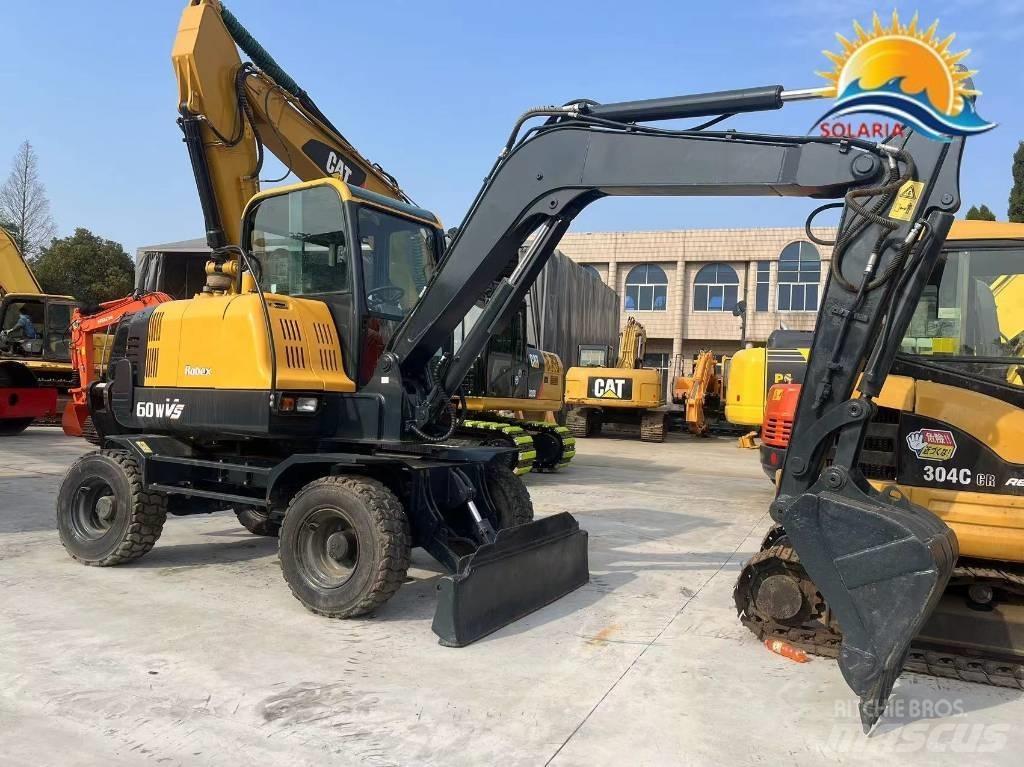 Hyundai R60W vs Mini Excavators <7t (Mini Diggers)