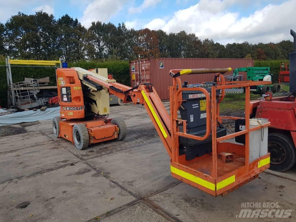 JLG E300 AJP Articulated boom lifts