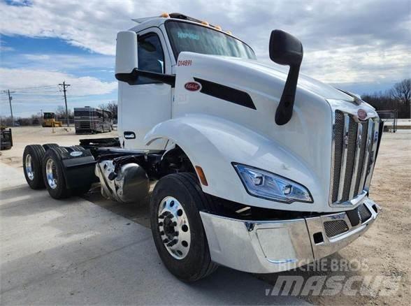 Peterbilt 579 Conventional Trucks / Tractor Trucks