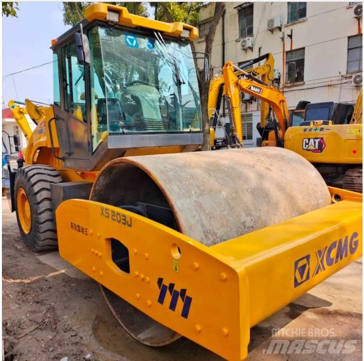 XCMG XS 203 J Single drum rollers