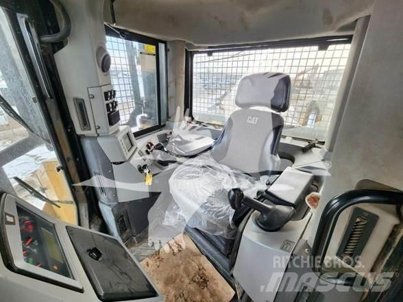 CAT D8T Crawler dozers