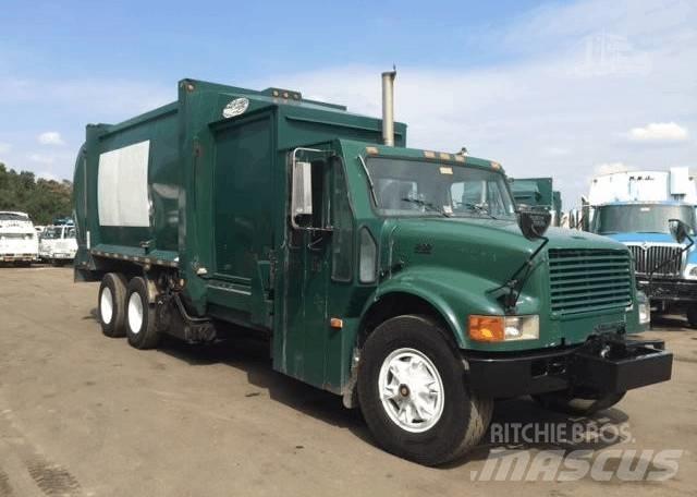 International 4900 Garbage Trucks / Recycling Trucks
