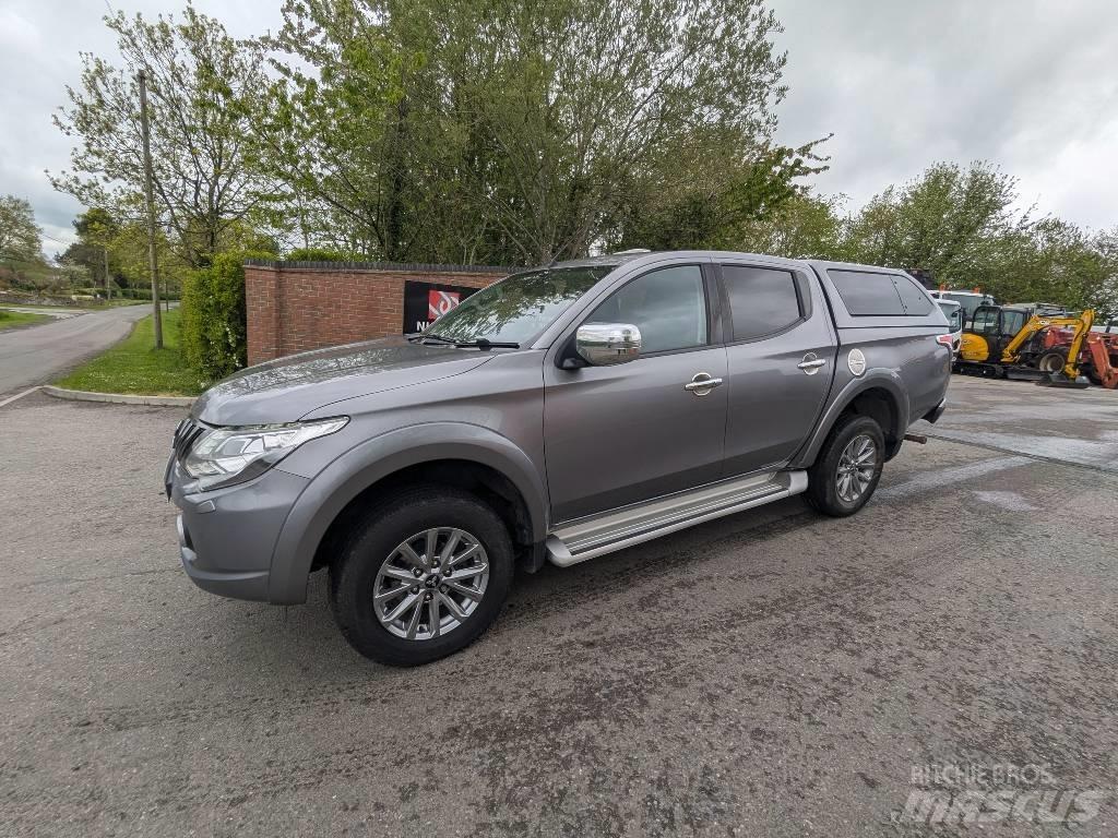Mitsubishi L 200 Automobiles / SUVS