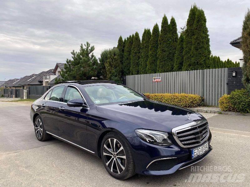 Mercedes-Benz E 300D Automobiles / SUVS