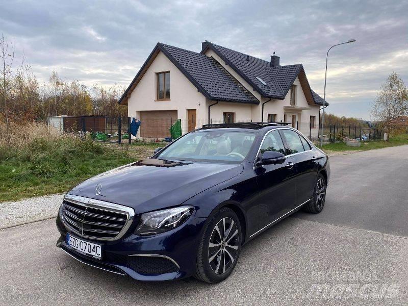 Mercedes-Benz E 300D Automobiles / SUVS