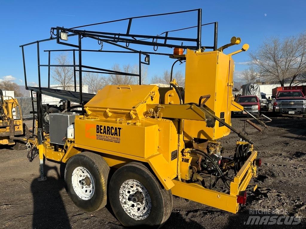 Etnyre Bearcat 250D Asphalt and Tar Sprayers and Sealers