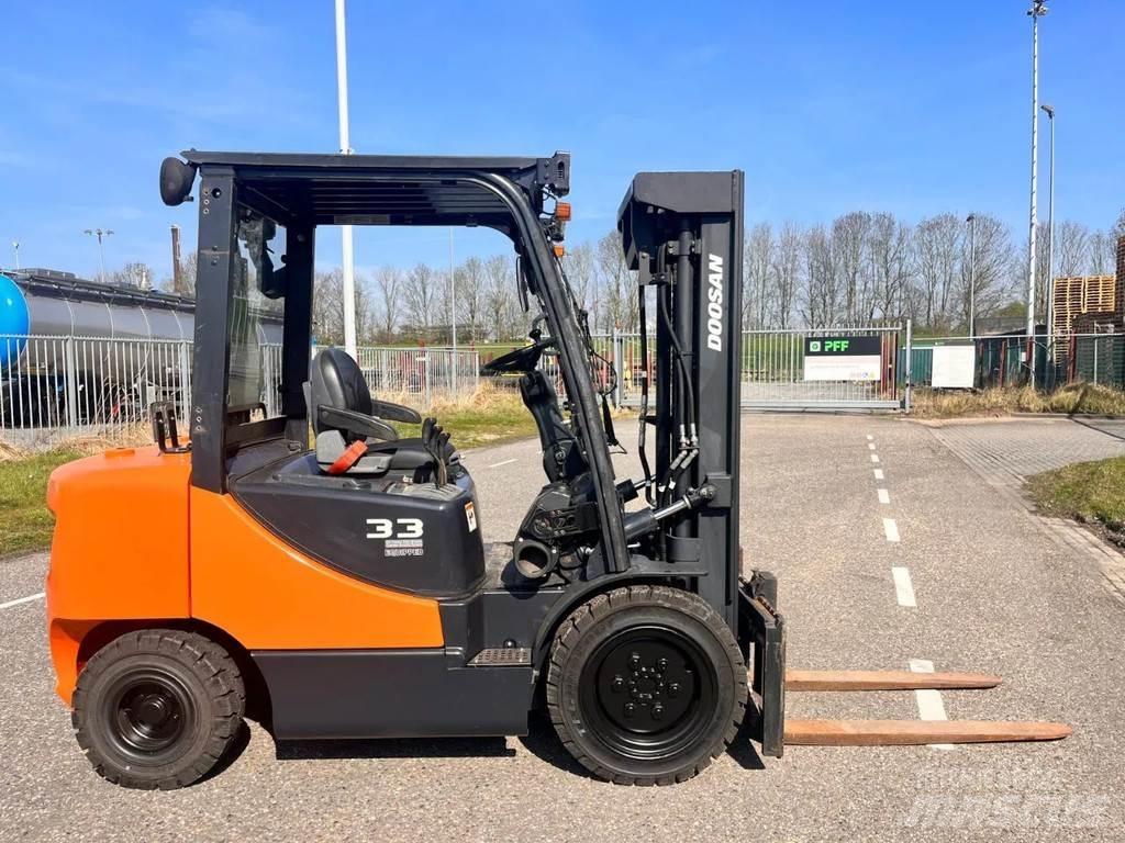 Doosan D33S- 7 Diesel Forklifts