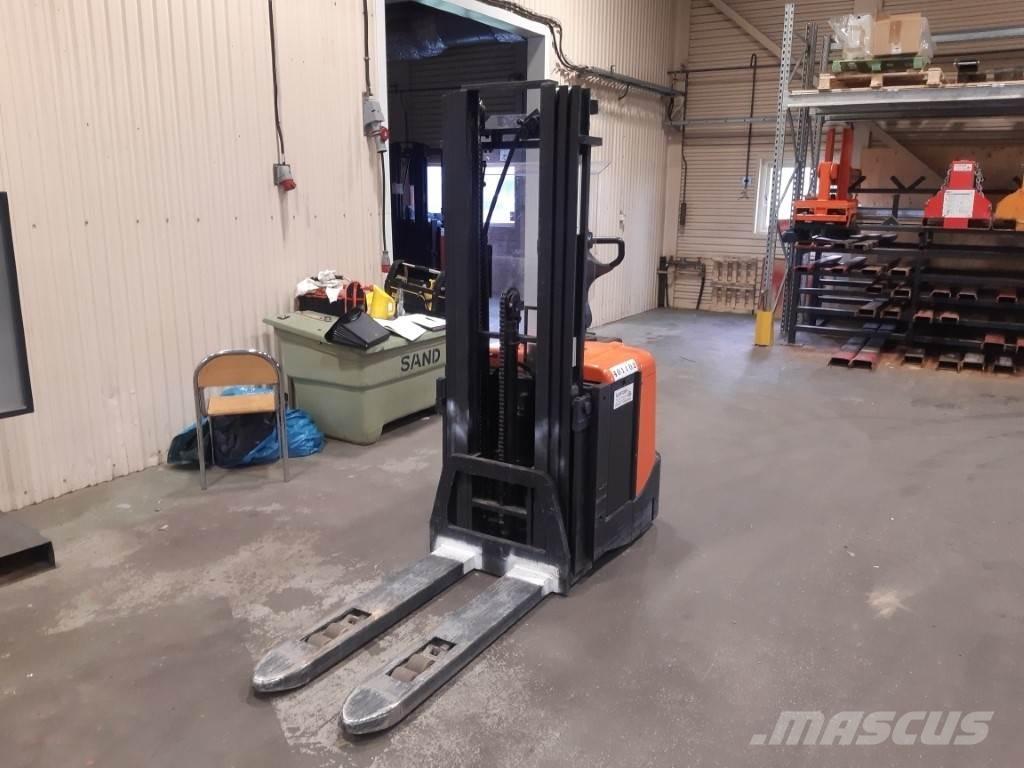 BT SPE125L Self Propelled Stackers