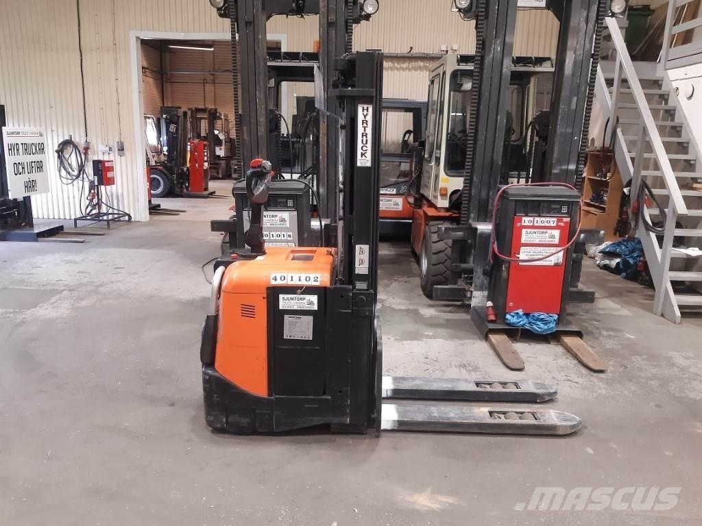 BT SPE125L Self Propelled Stackers