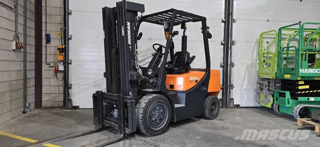 Doosan D 30 GP Diesel Forklifts
