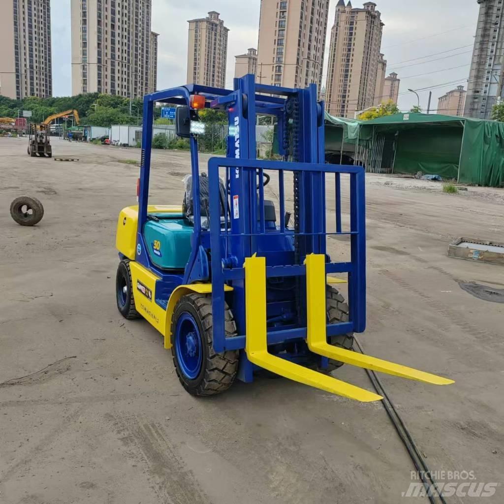 Komatsu FD 30 T-17 Diesel Forklifts