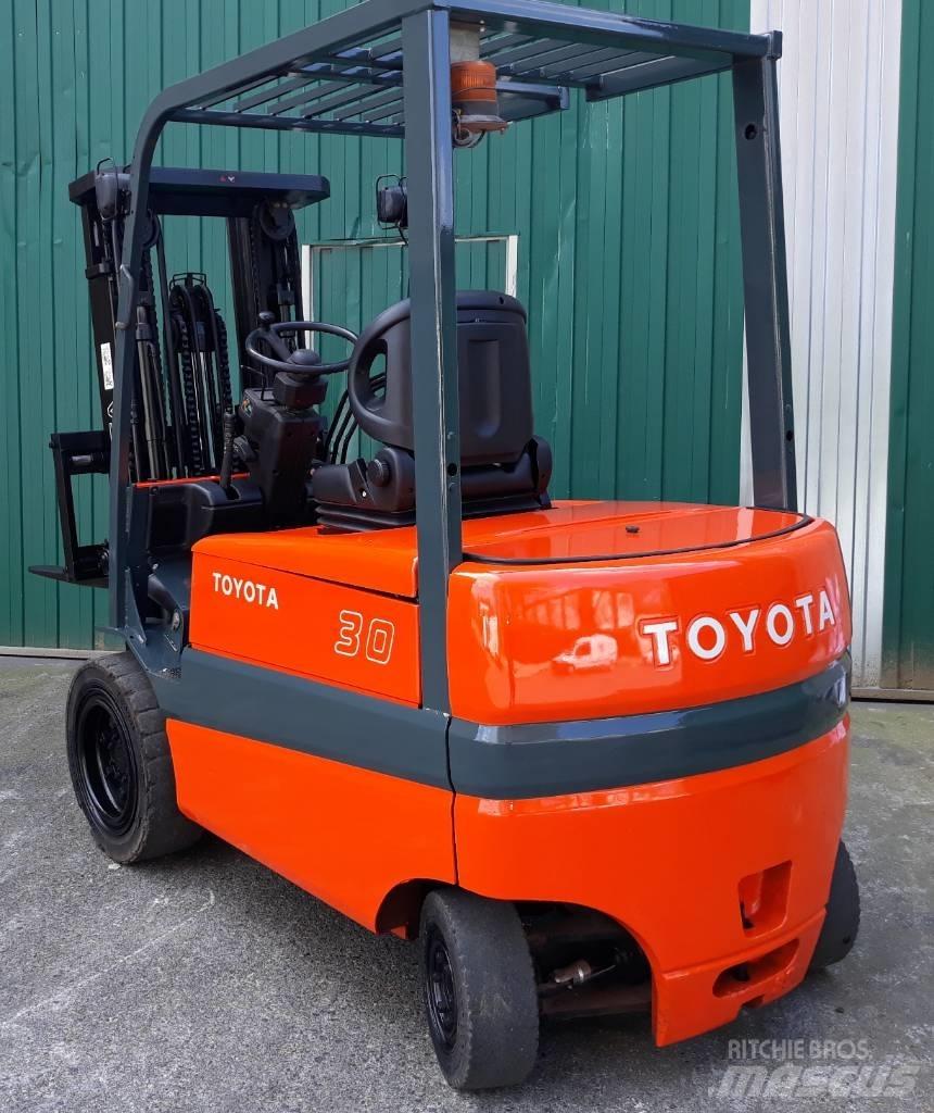 Toyota FBMF30 Electric Forklifts