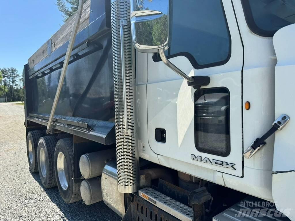Mack GU713 Dump Trucks