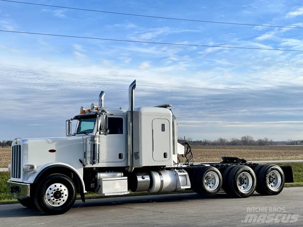 Peterbilt 388 Conventional Trucks / Tractor Trucks