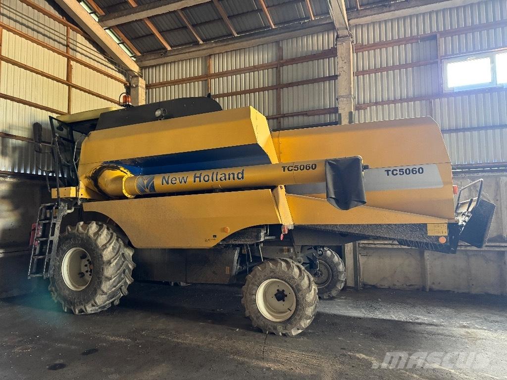 New Holland Tc5060 Combine Harvesters
