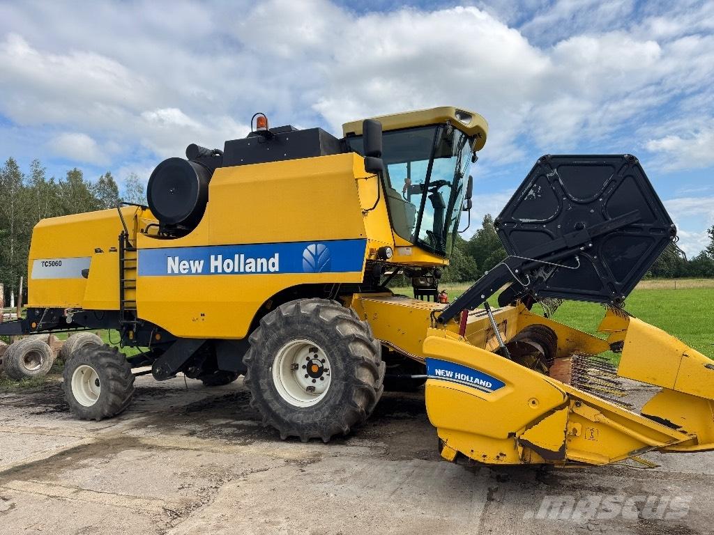 New Holland Tc5060 Combine Harvesters