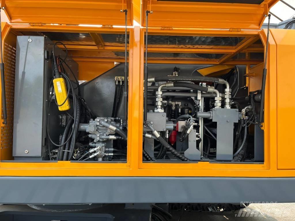 Sennebogen 673 Crawler Cranes