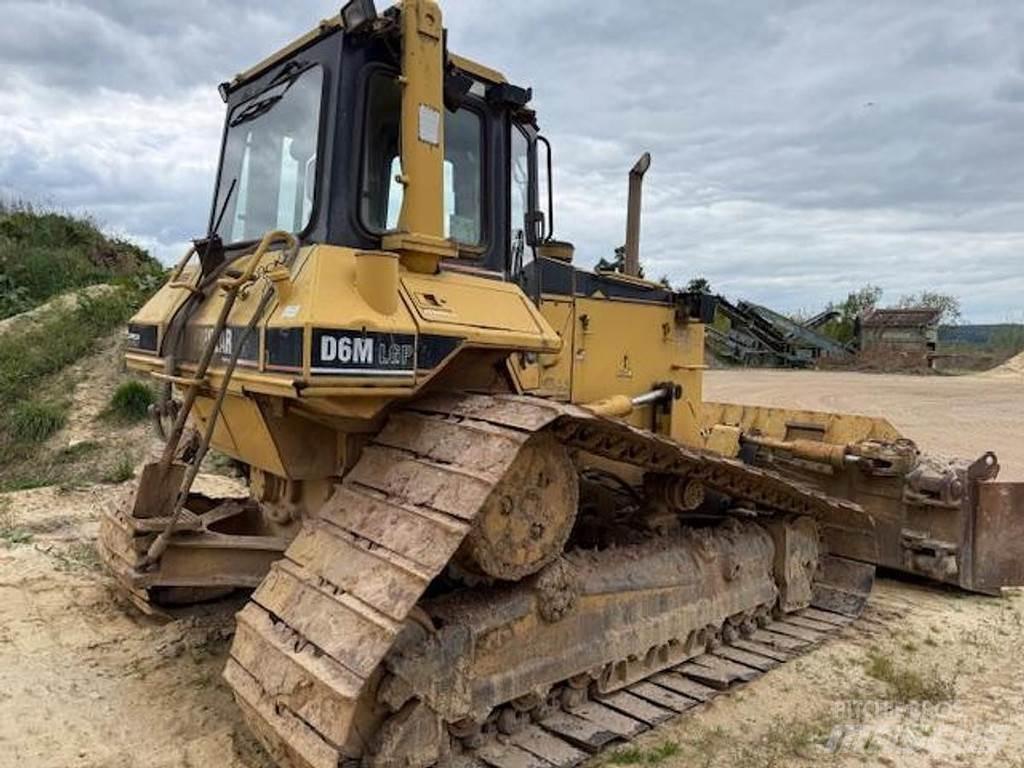 CAT D6M LGP Crawler dozers