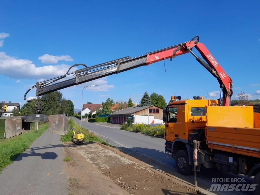 Fassi 130 Knuckleboom cranes