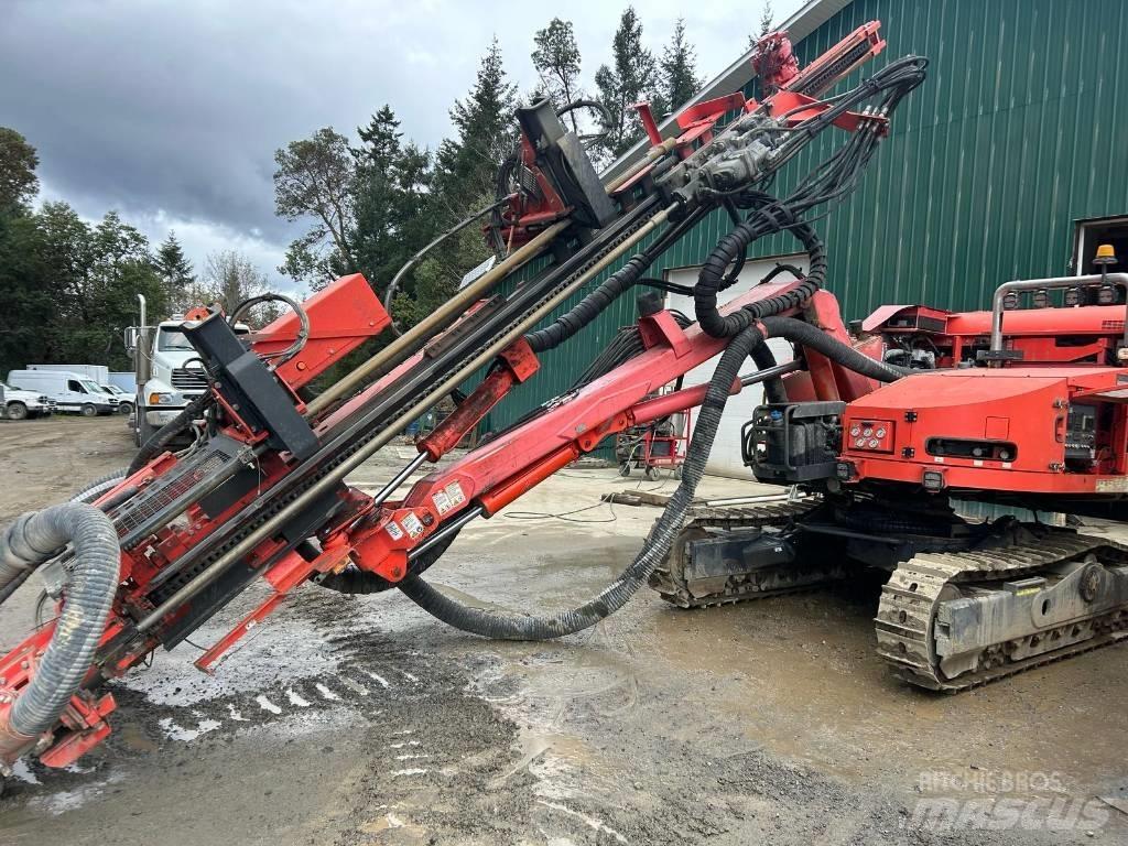 Sandvik DX 800R Surface drill rigs