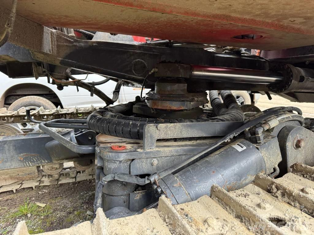 Sandvik DX 800R Surface drill rigs