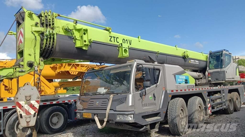 Zoomlion ZTC800 Mobile and all terrain cranes