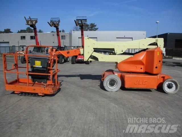 JLG E400 AJP (817) Compact self-propelled boom lifts