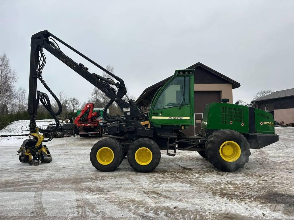 John Deere 1070 D Harvesters