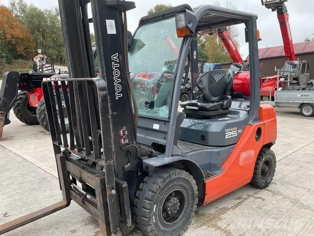 Toyota 02-8 FGF 25 LPG trucks