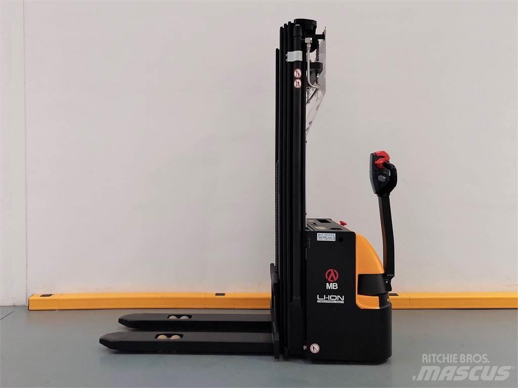  WSA161L Pedestrian stacker