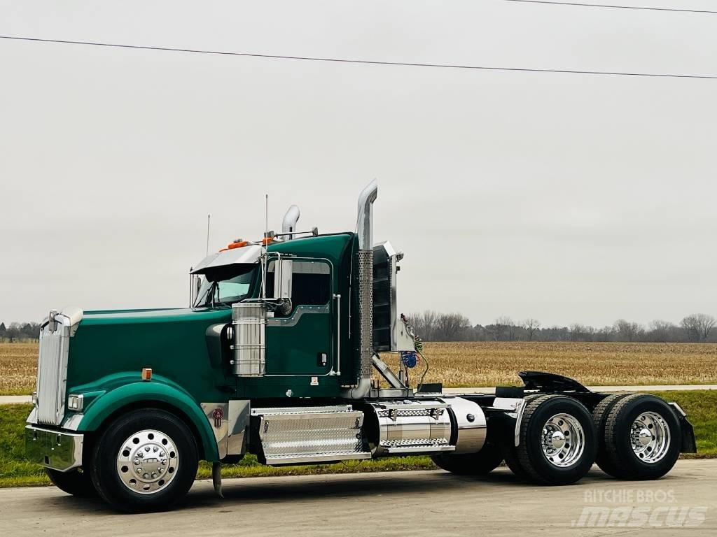 Kenworth W 900 Conventional Trucks / Tractor Trucks