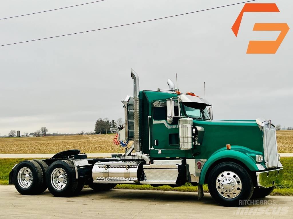 Kenworth W 900 Conventional Trucks / Tractor Trucks