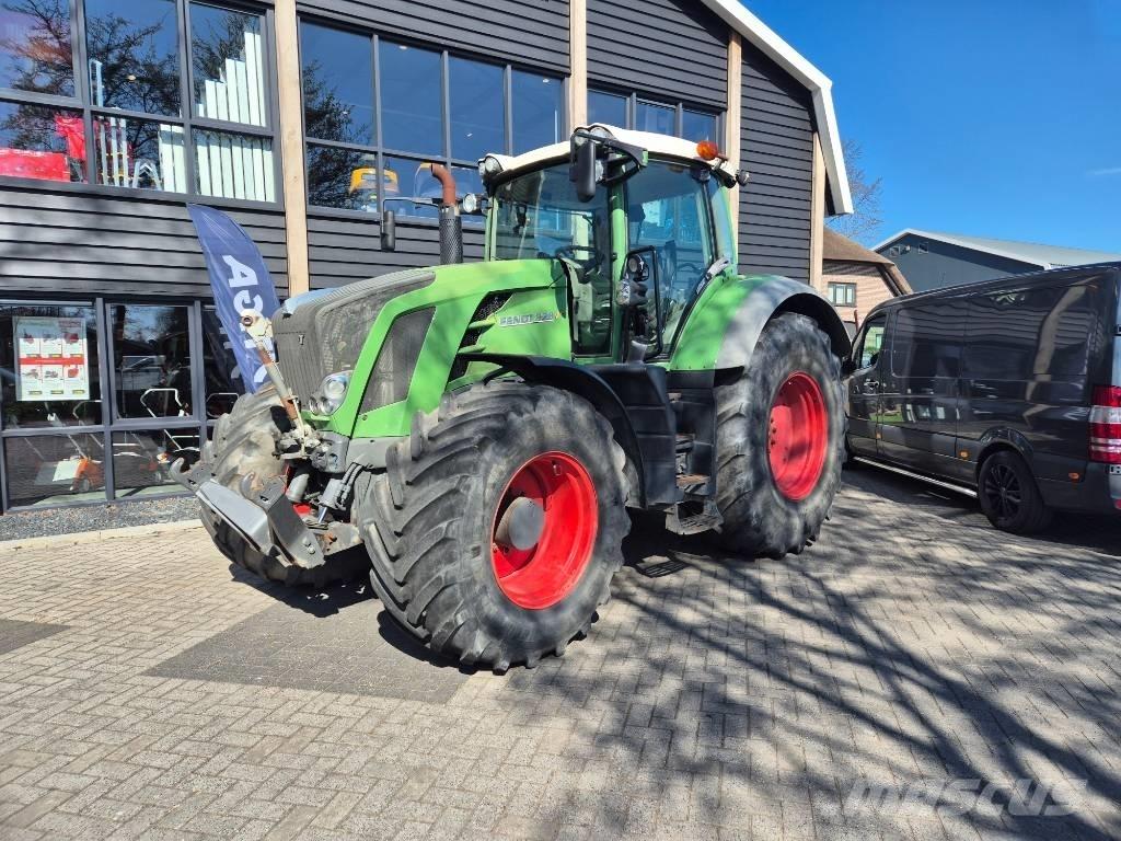 Fendt 828 Vario Tractors
