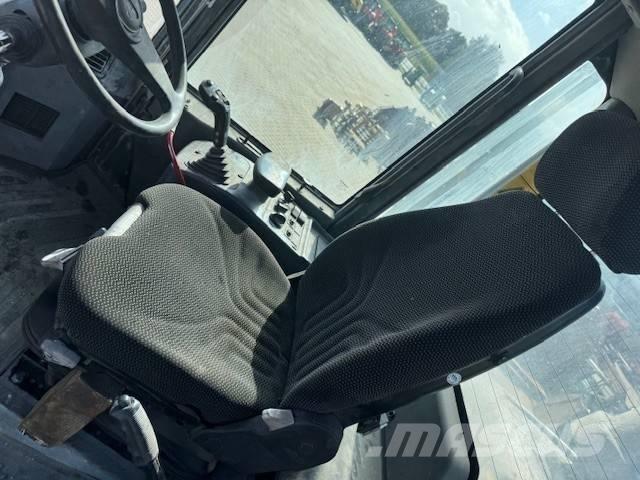 Komatsu WA 250-5 Wheel Loaders