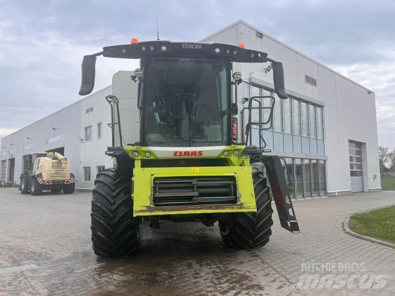 CLAAS TRION 520 Combine Harvesters