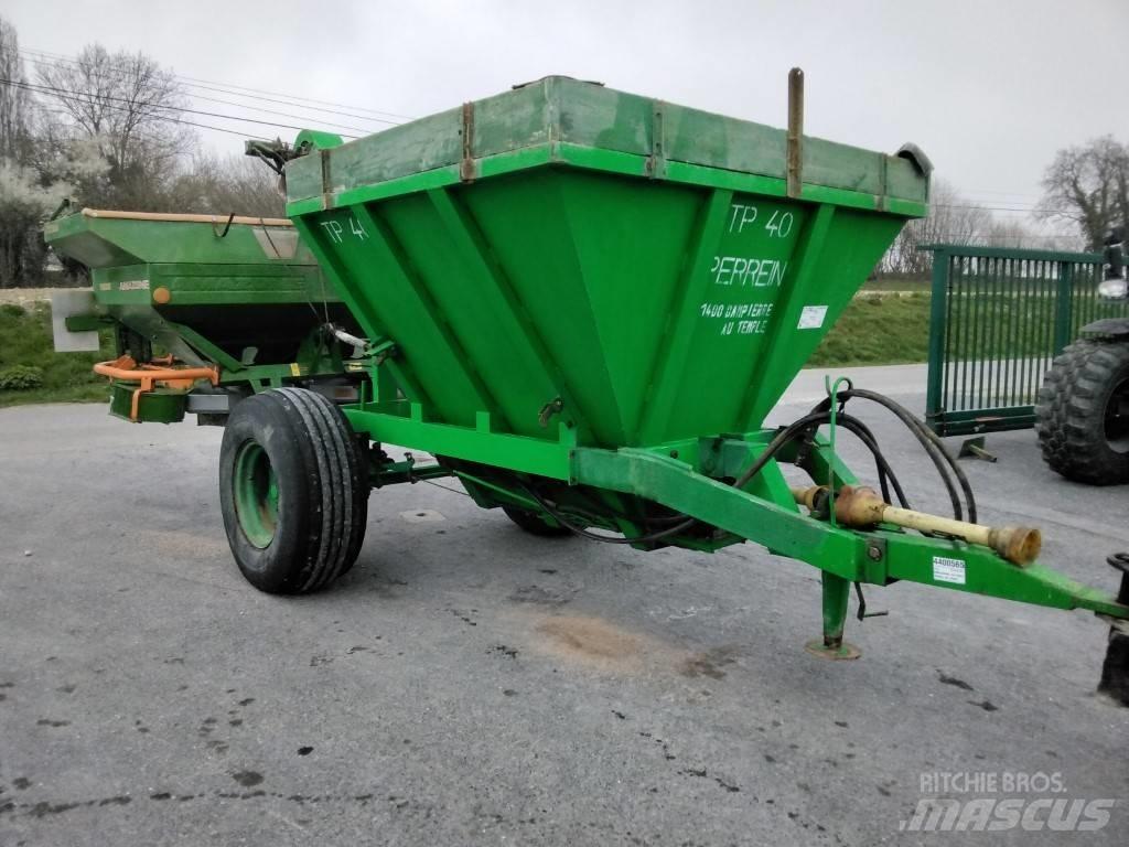 Amazone ZA-M Max Mineral spreaders