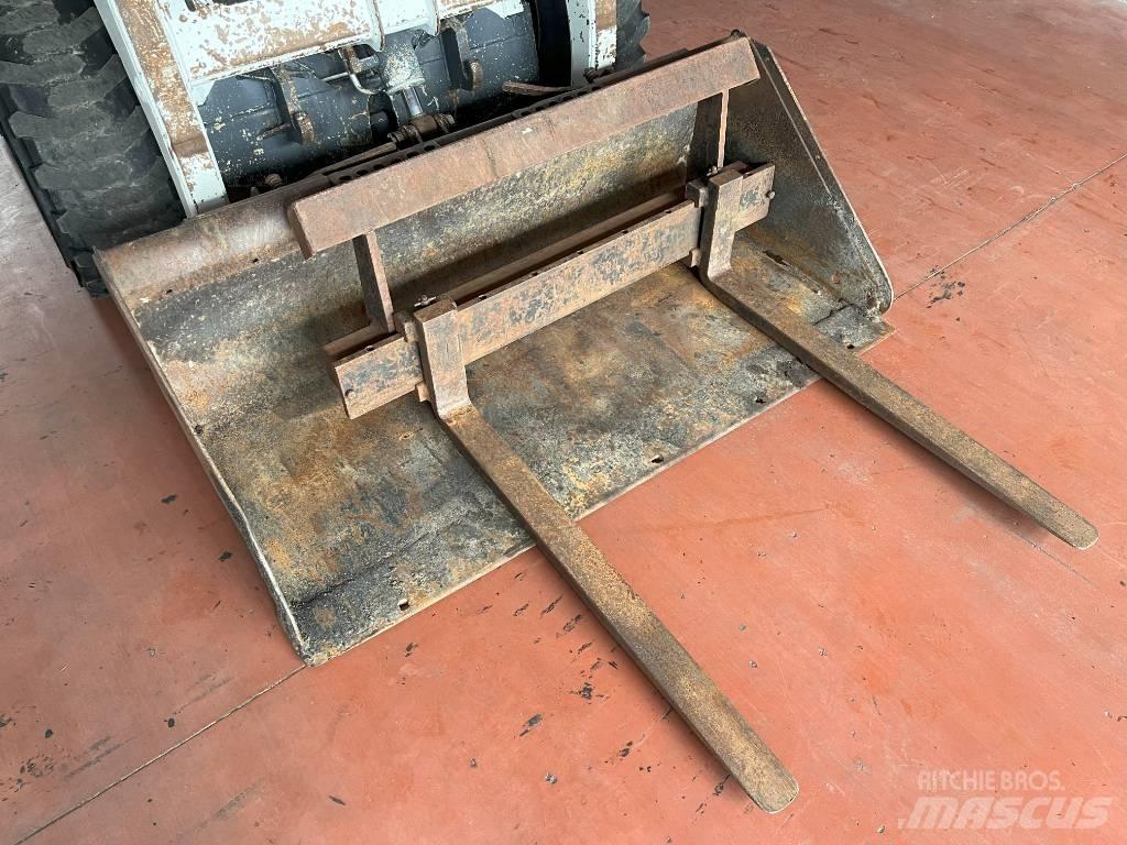 Bobcat 853 Skid Steer Loaders