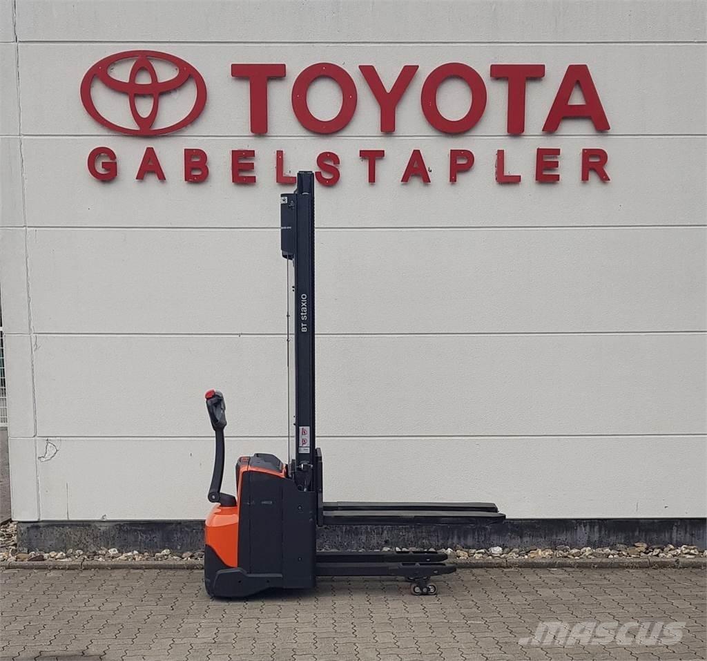 Toyota SWE120L Self Propelled Stackers