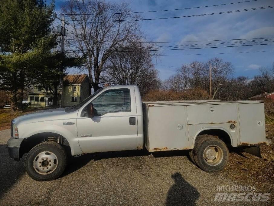 Ford F 350 XLT Pickup Trucks
