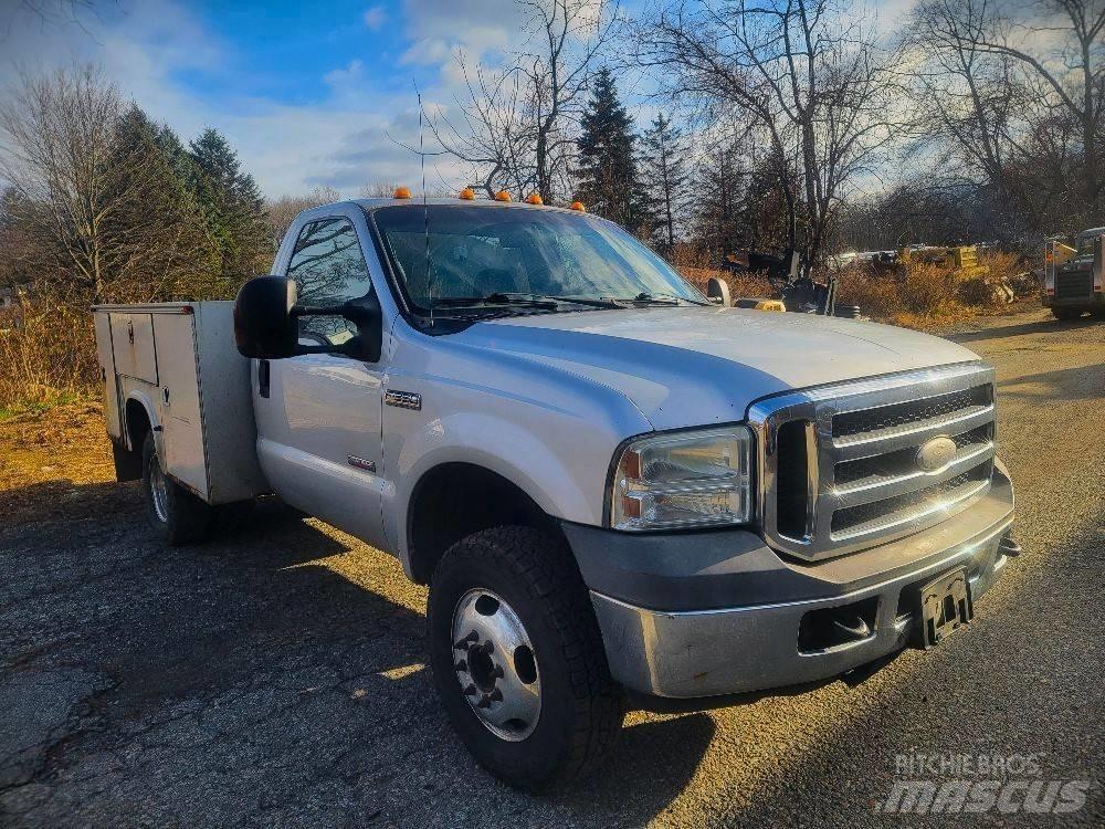 Ford F 350 XLT Pickup Trucks