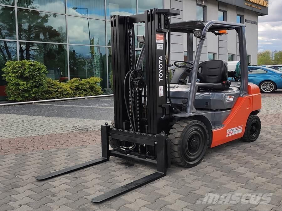 Toyota 02-8FGF25 LPG trucks