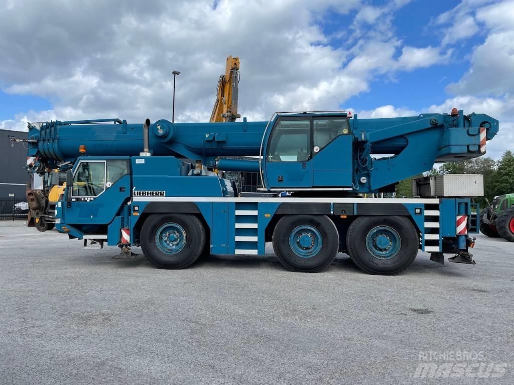 Liebherr LTM 1055-1 Mobile and all terrain cranes
