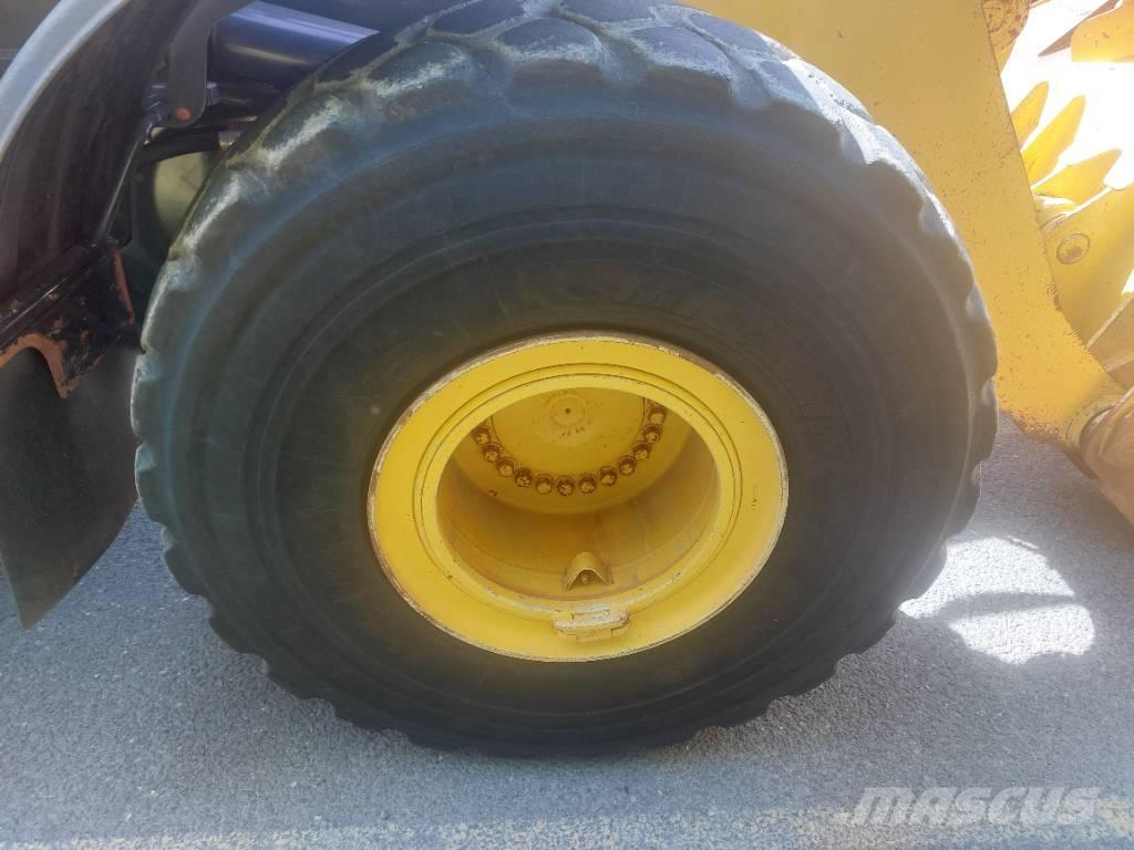 Komatsu WA480-8 Wheel Loaders