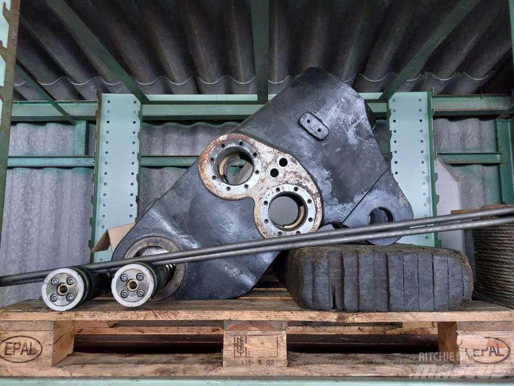 John Deere 1110 E Booms and dippers