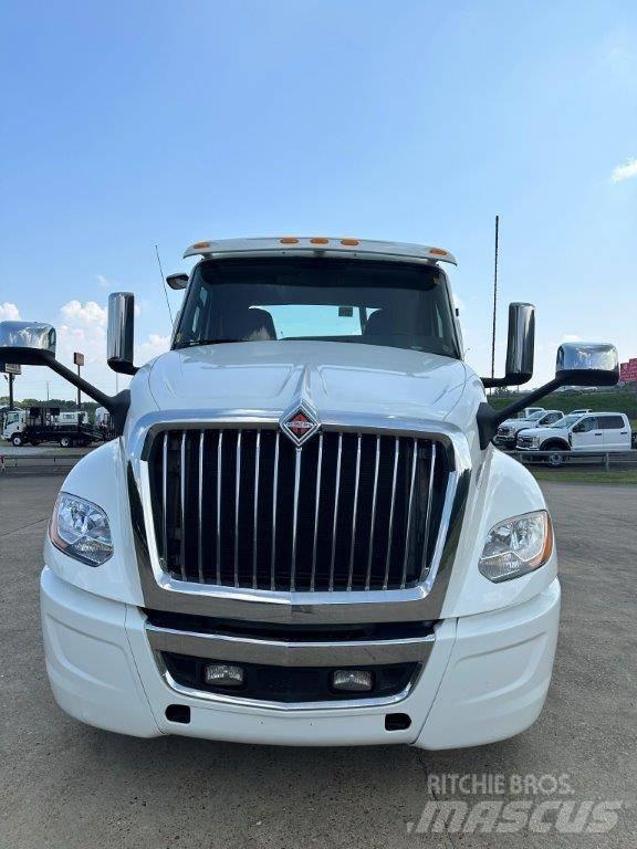 International LT Conventional Trucks / Tractor Trucks