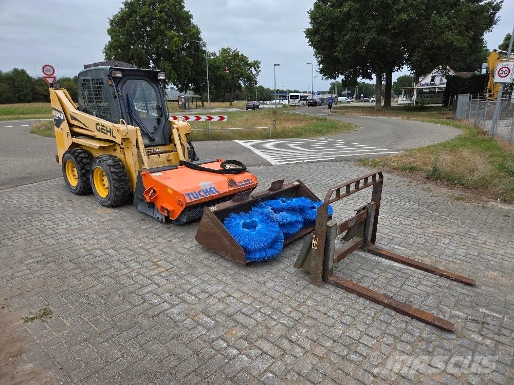 Gehl 4640T Skid Steer Loaders